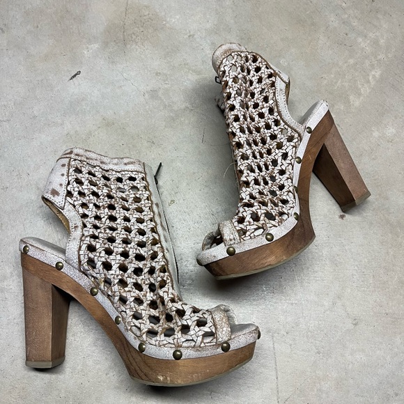 Sbicca Vintage Collection Hand Distressed Wood Platform Heels Size 8 - Picture 2 of 4